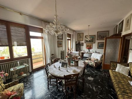 Vendita Appartamento SIENA, SCACCIAPENSIERI. Vendesi, in bella zona residenziale, appartamento di 110 mq circa, posto...